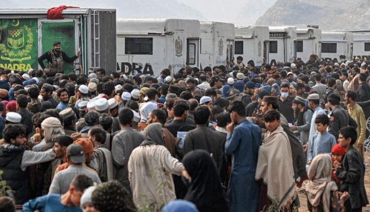 حکومت کا پی او آر کارڈ کے حامل افغان مہاجرین کے قیام میں 3 سے 6 ماہ کی توسیع پر غور