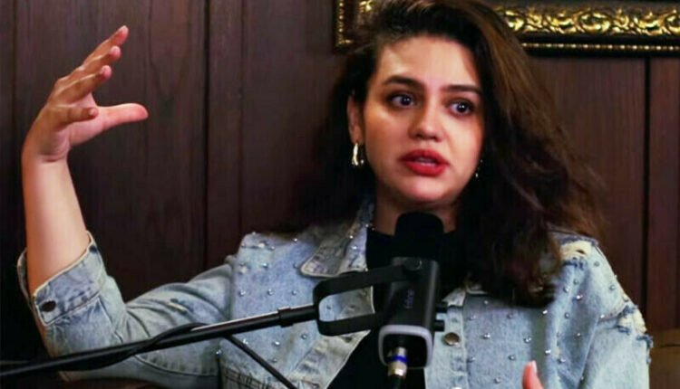پنجابی کو صحیح سے نہیں جانتی، صرف گالیاں آتی ہیں، زارا نور عباس