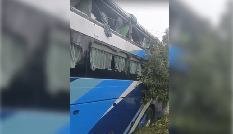 بلوچستان: قلات میں مسافر کوچ پر فائرنگ، 3 افراد جاں بحق متعدد زخمی