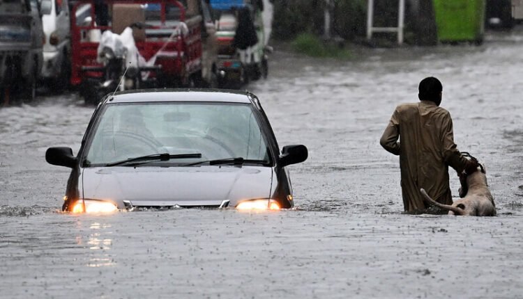 طوفانی بارشوں کے بعد پنجاب کے متاثرہ علاقوں میں ایمرجنسی نافذ، 24 گھنٹے میں درجنوں اموات