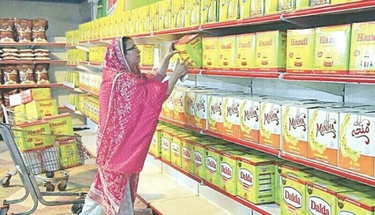 تیل اور گھی پر عوام سے فی کلو 175 روپے تک اضافی وصولی کا انکشاف، حکومت کا نوٹس